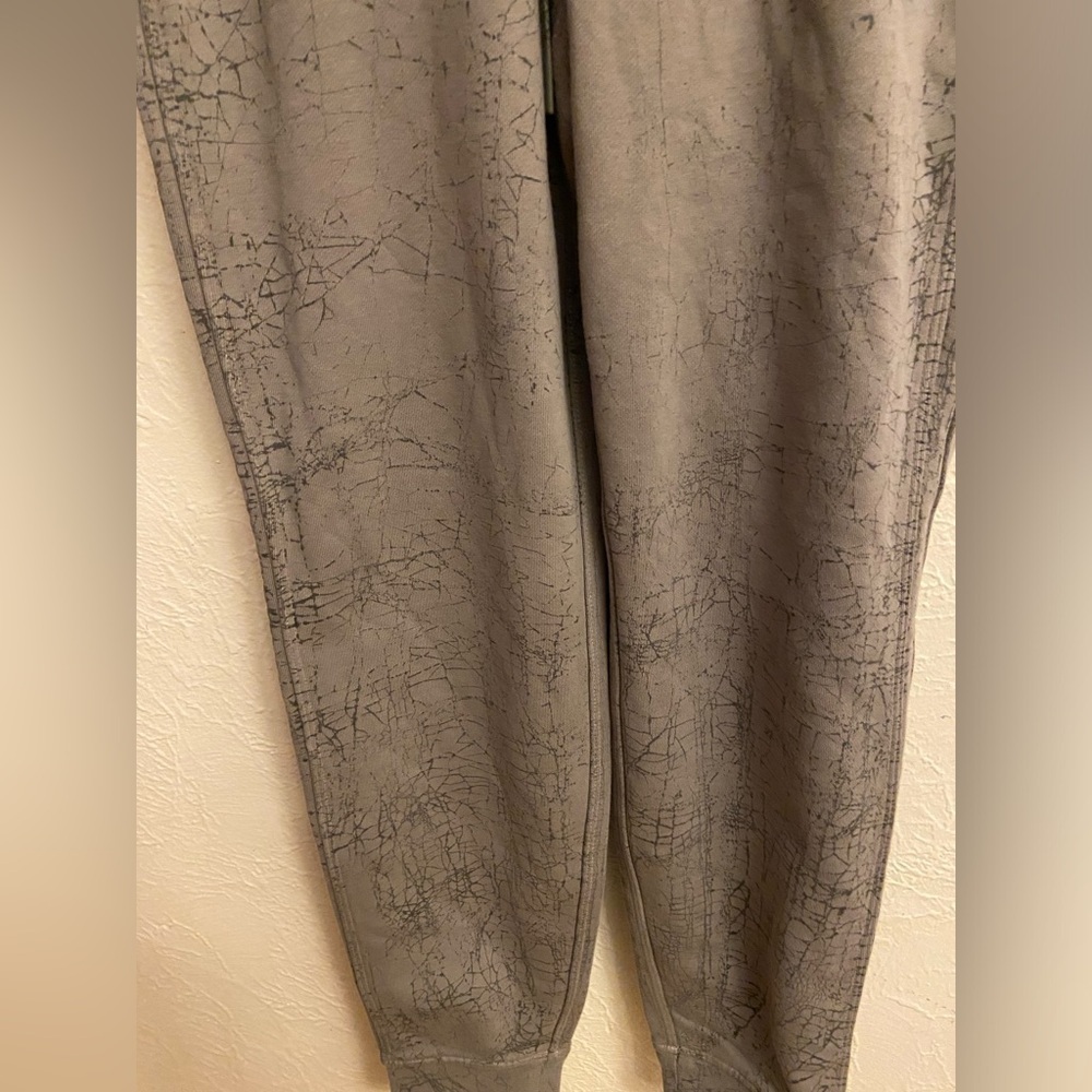 Lululemon sweatpants - Picture 3 of 10